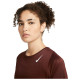 Nike Γυναικεία κοντομάνικη μπλούζα Dri-FIT Race Nike Γυναικεία κοντομάνικη μπλούζα Dri-FIT Race